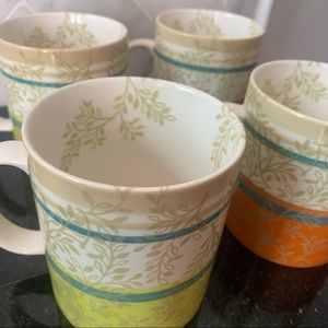 Set of 4 Starbucks mugs (2 Green, 2 Orange)